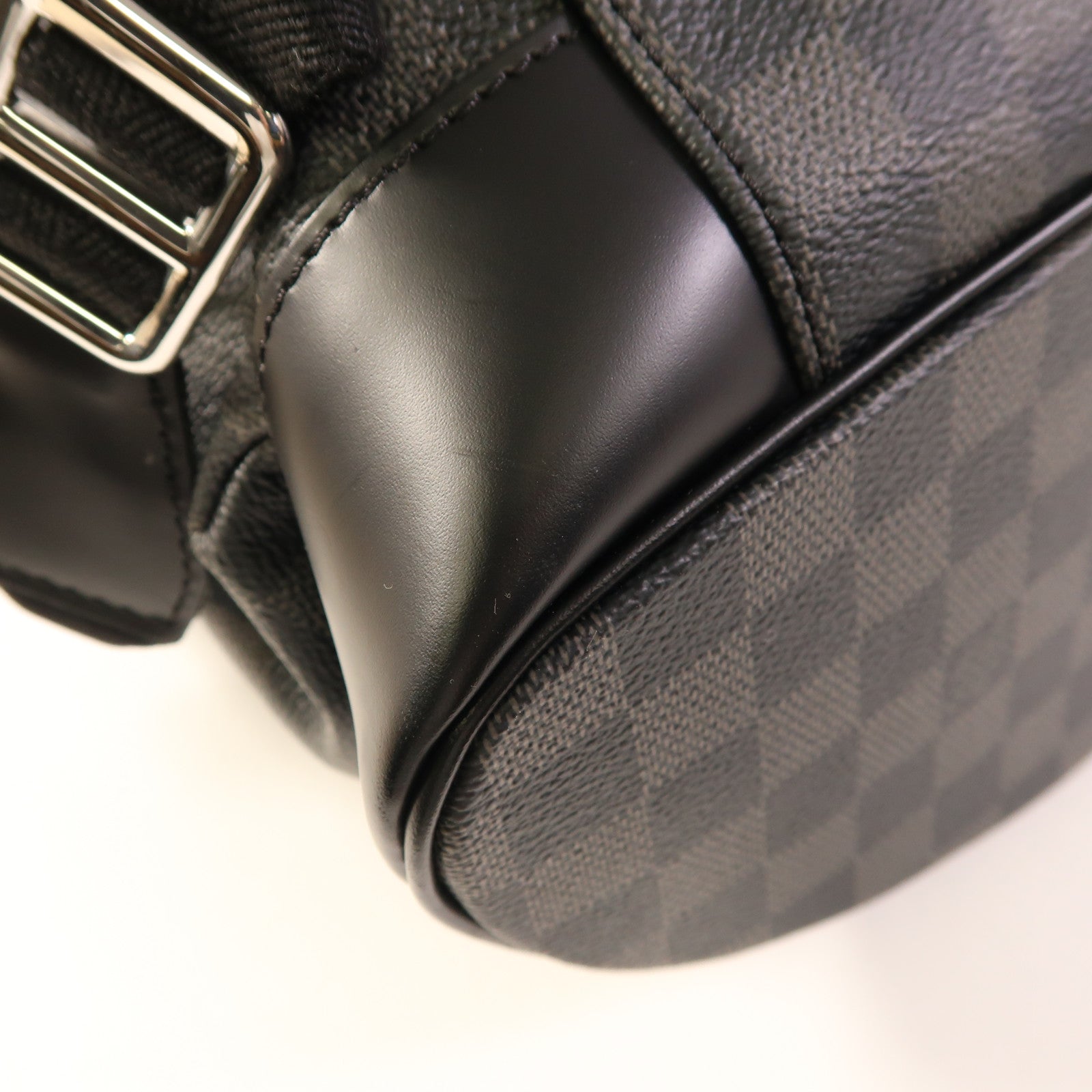 LOUIS VUITTON LV SHW Christopher MM Backpack N41379 Damier Graphite Black