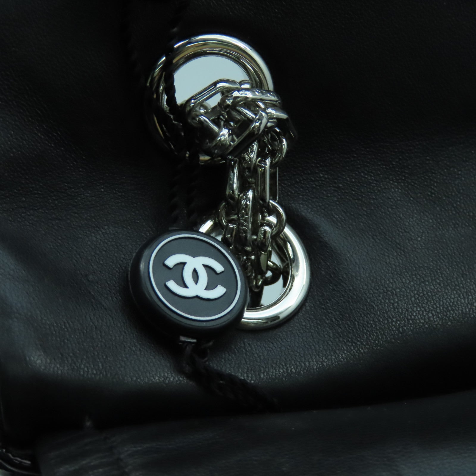 CHANEL 【激減優惠】菱格漆皮皮革2.55銀扣肩背袋黑色