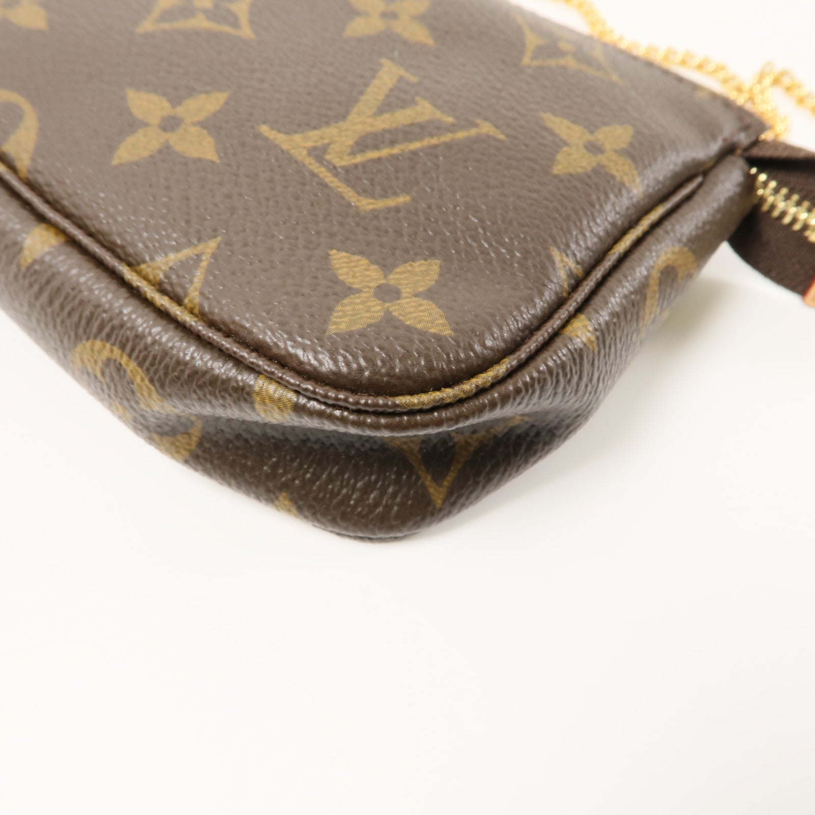 LOUIS VUITTON Monogram Mini Pochette Accessoires金扣手挽袋棕色