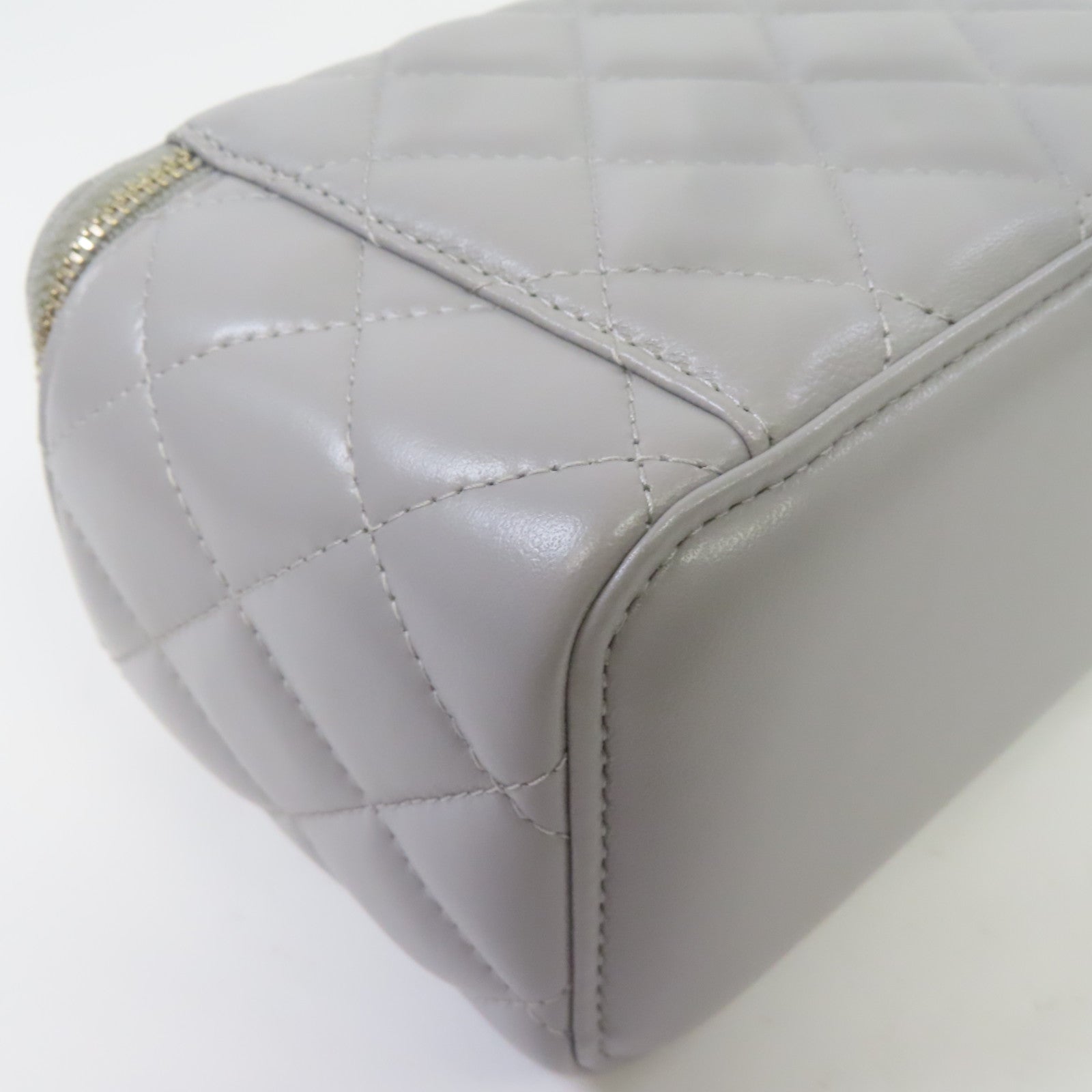CHANEL 菱格羊皮皮革Vanity Case金扣鏈帶肩背袋灰色