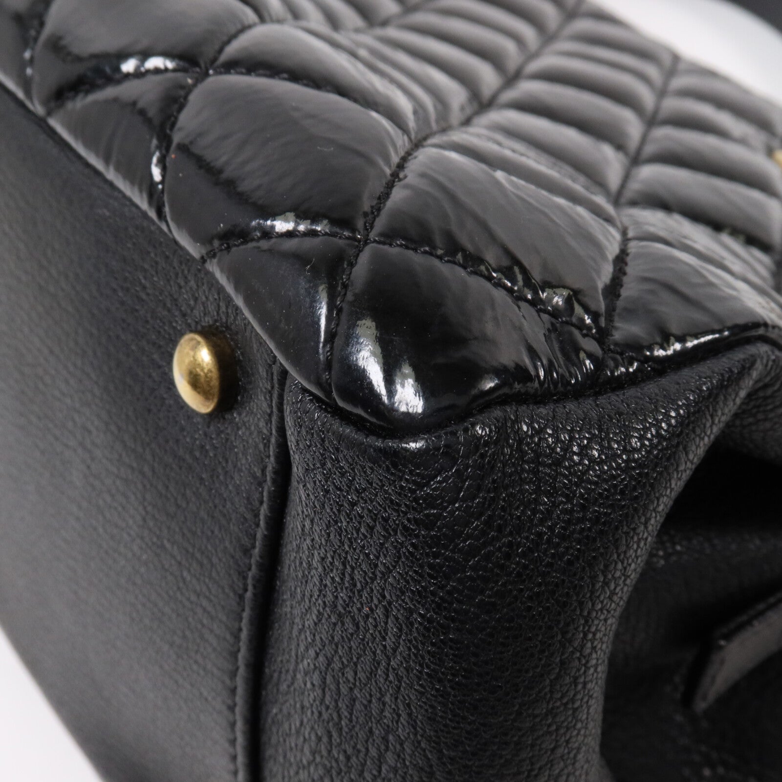 CHANEL 漆皮皮革/牛皮皮革CC Eyelet Tote鏈帶肩背袋