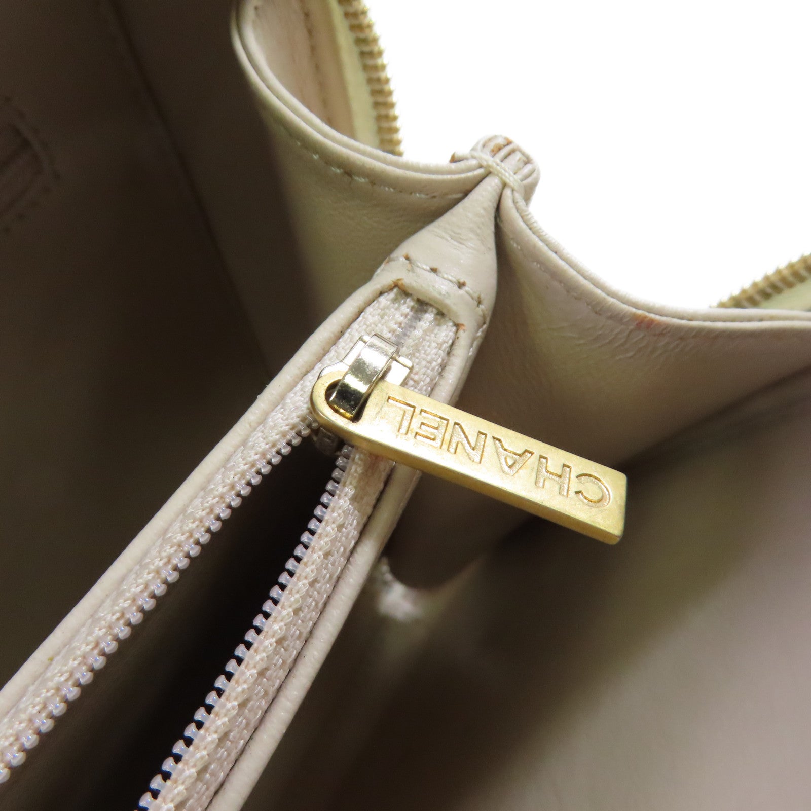 CHANEL 牛皮皮革Vanity Shoulder Bag金扣手挽肩背兩用袋白色