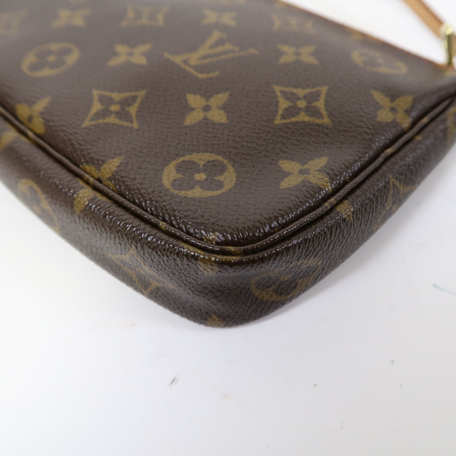 LOUIS VUITTON Monogram Pochette Accessoires金扣手挽袋啡色