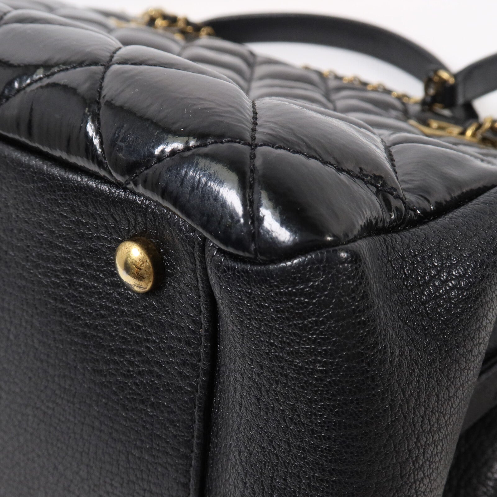 CHANEL 漆皮皮革/牛皮皮革CC Eyelet Tote鏈帶肩背袋