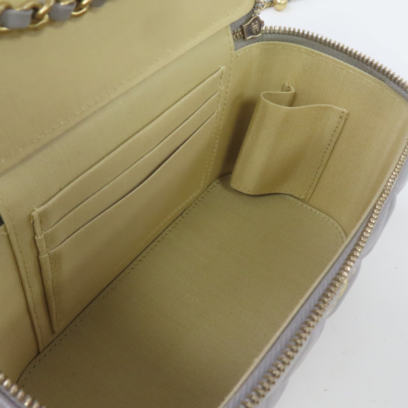 CHANEL 菱格羊皮皮革Vanity Case金扣鏈帶肩背袋灰色