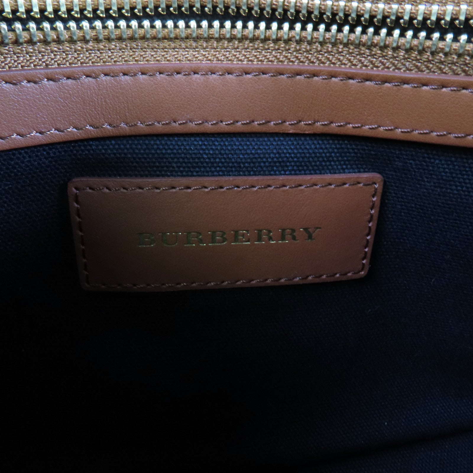 BURBERRY 牛皮皮革Shoulder Bag金扣肩背袋