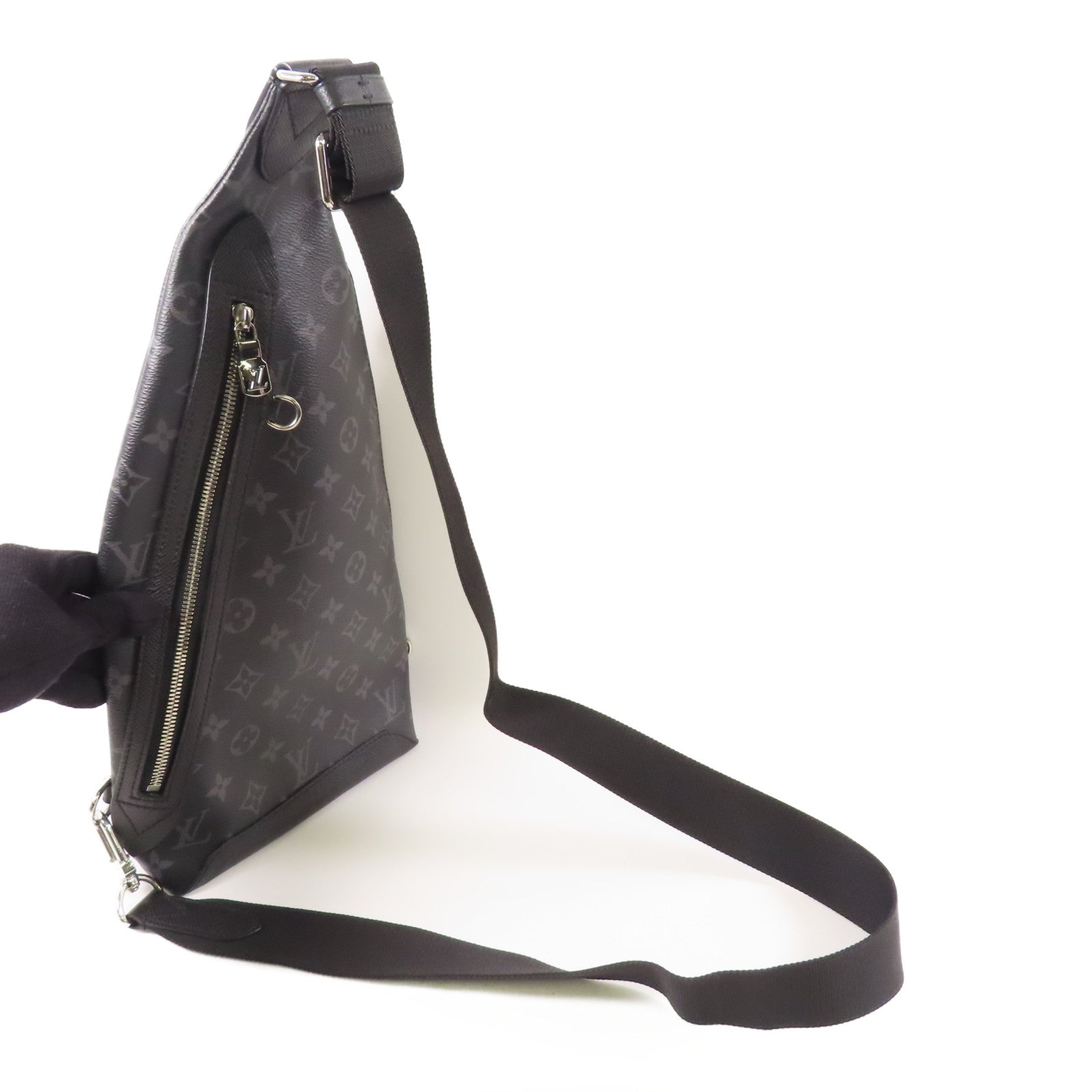 LOUIS VUITTON Monogram/Taiga Duo Slingbag銀扣肩背袋