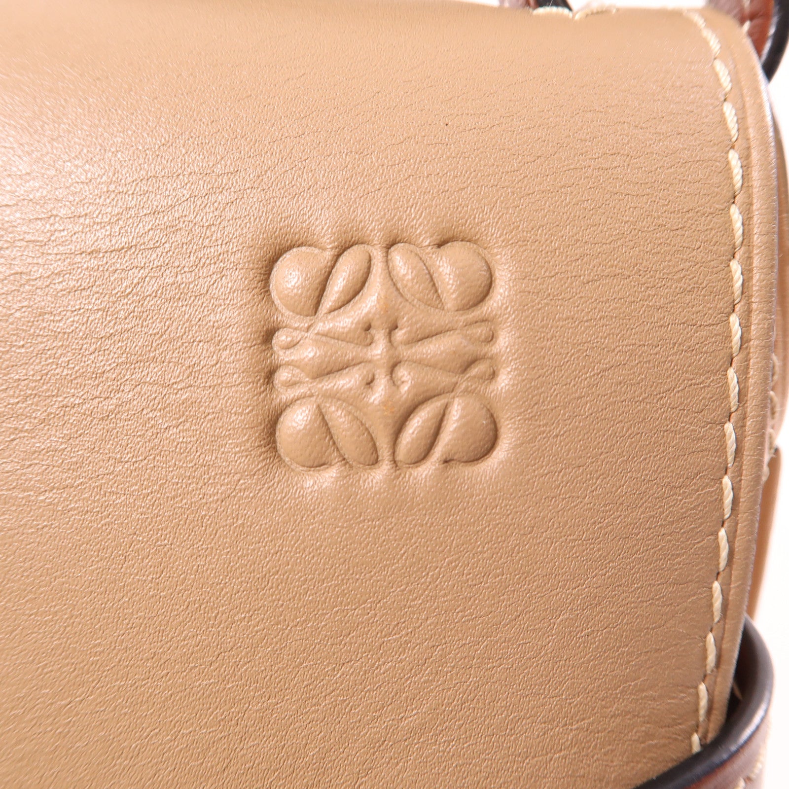LOEWE 牛皮皮革Gate Shoulder Bag金扣肩背袋棕色