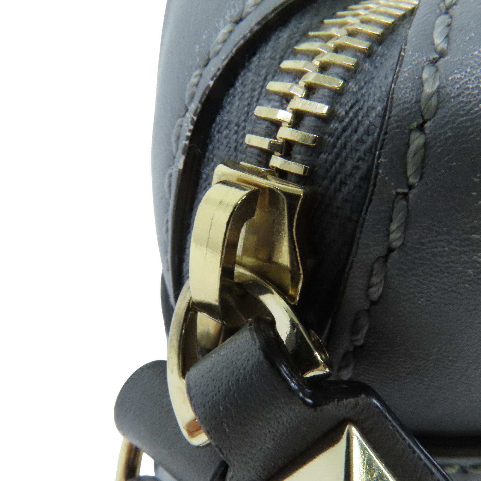 Valentino 牛皮皮革RockStuds金扣肩背袋