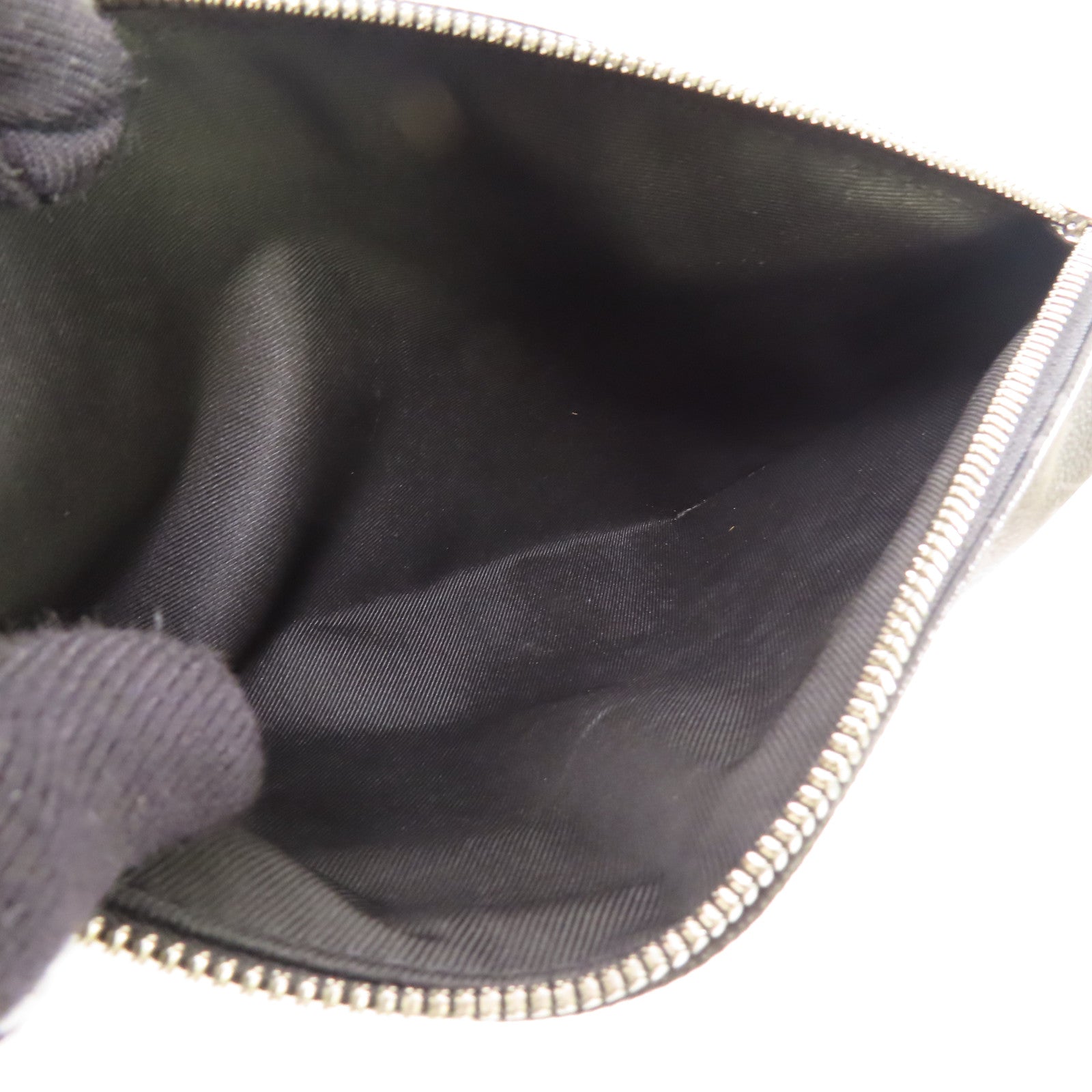 LOUIS VUITTON Monogram/Taiga Duo Slingbag銀扣肩背袋