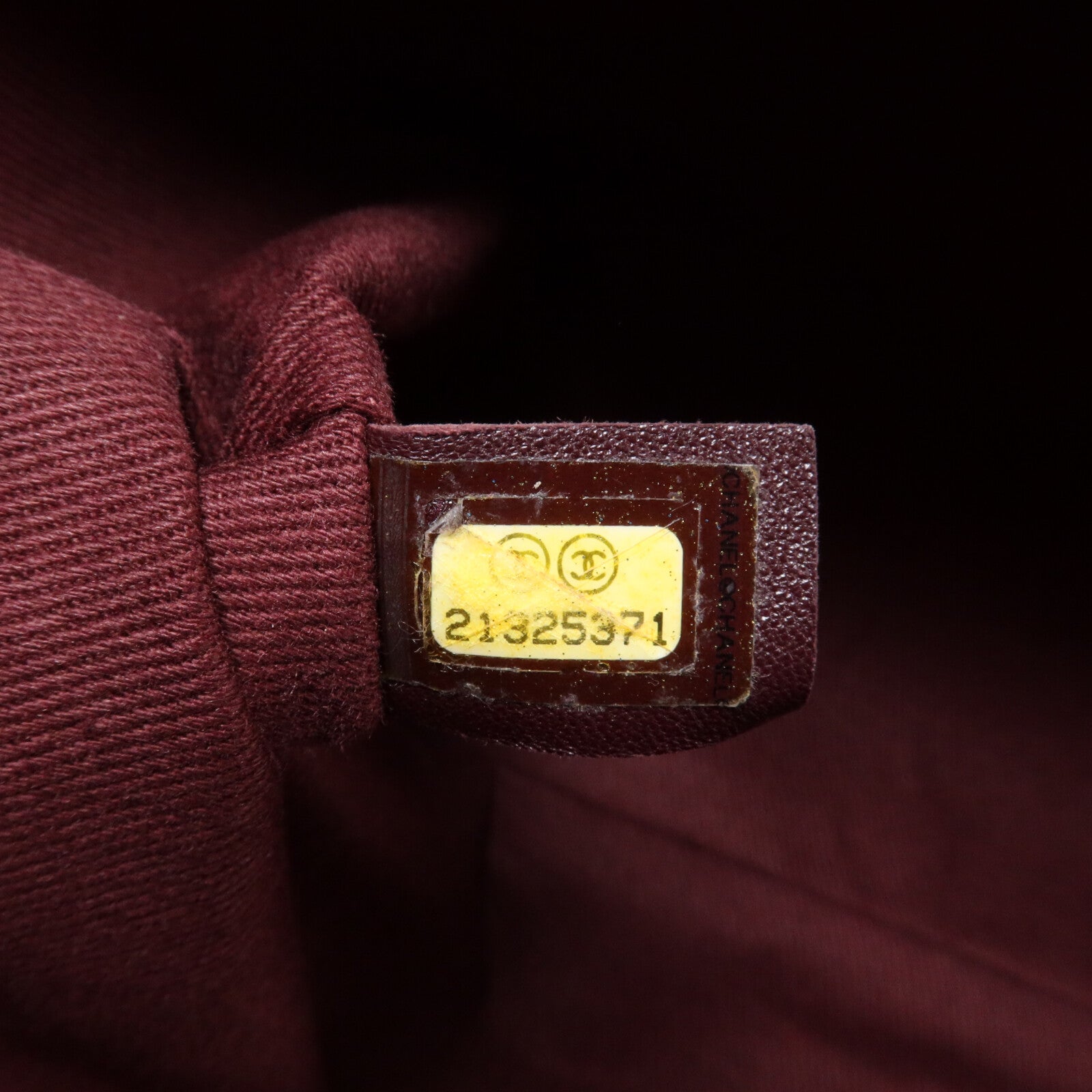 CHANEL 漆皮皮革/牛皮皮革CC Eyelet Tote鏈帶肩背袋