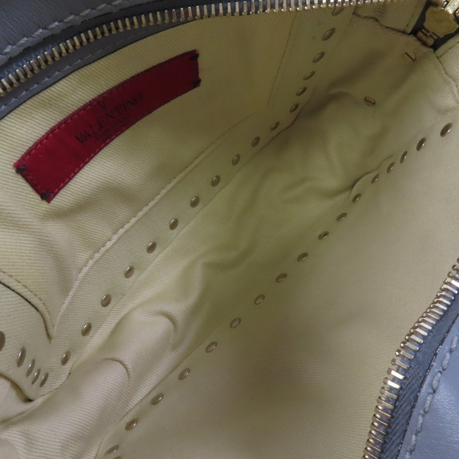 Valentino 牛皮皮革RockStuds金扣肩背袋