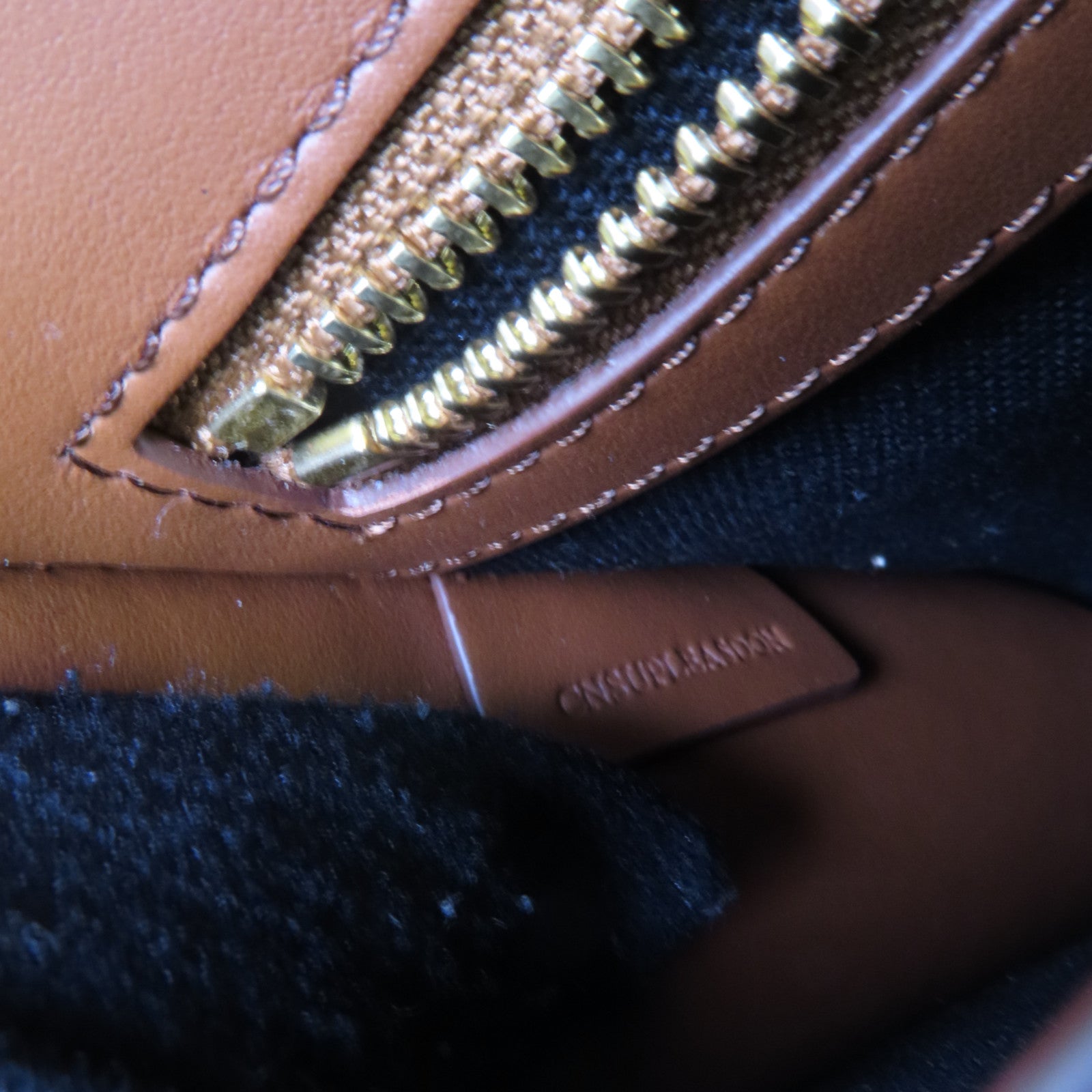 BURBERRY 牛皮皮革Shoulder Bag金扣肩背袋
