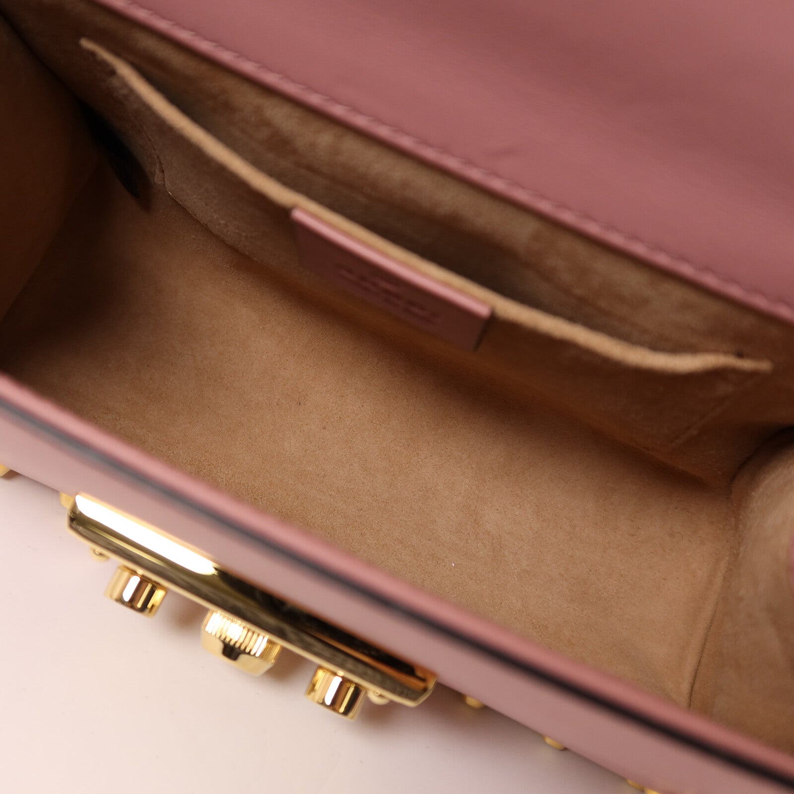 GUCCI 牛皮皮革Padlock Pearl Bag金扣鏈帶肩背袋