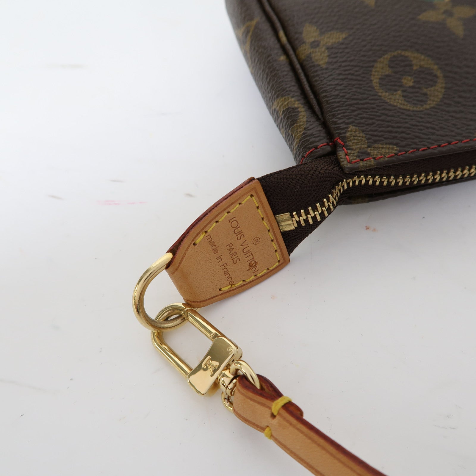 LOUIS VUITTON Monogram Pochette Accessoires金扣手挽袋啡色