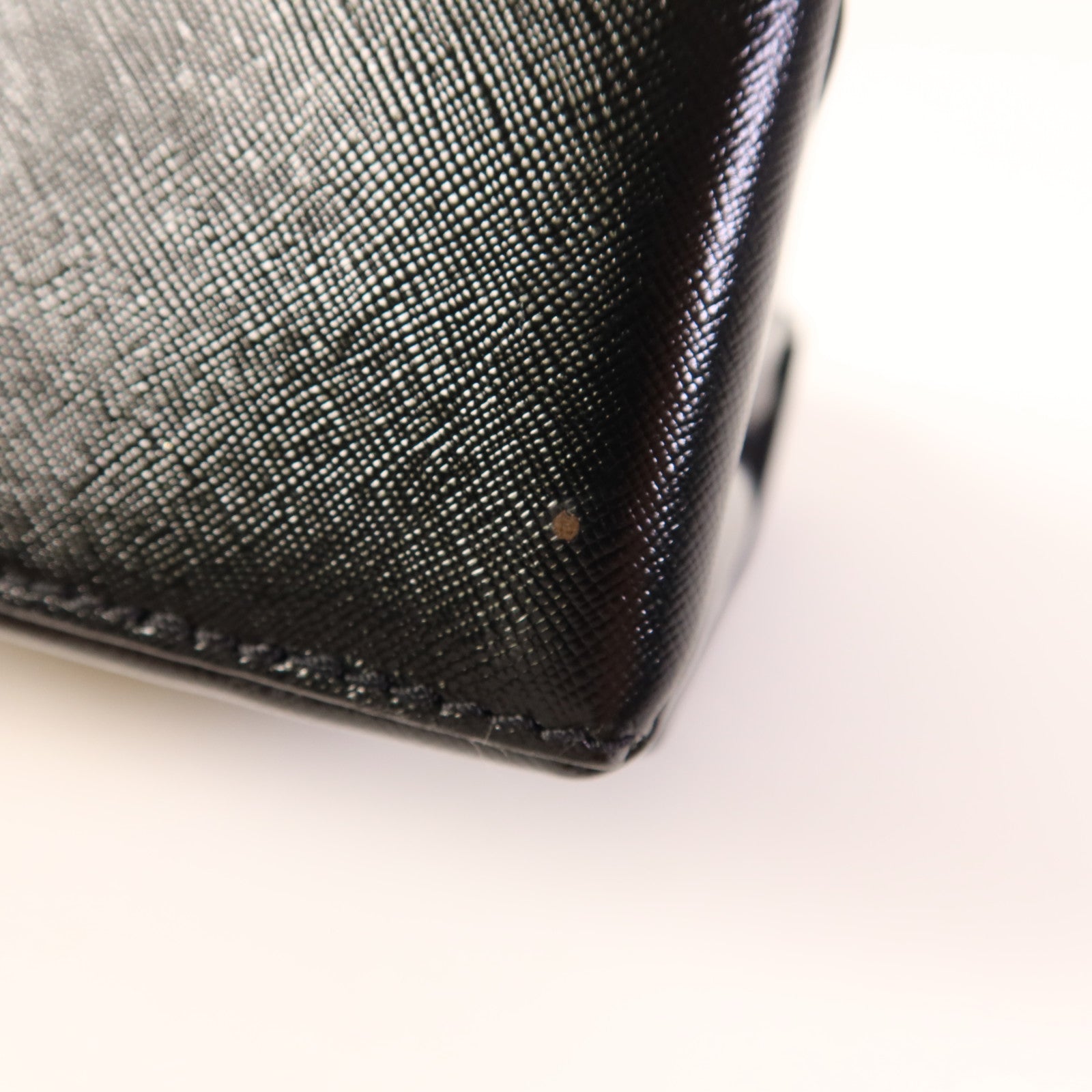 LOUIS VUITTON 牛皮皮革Pochette Thelma金扣肩背袋