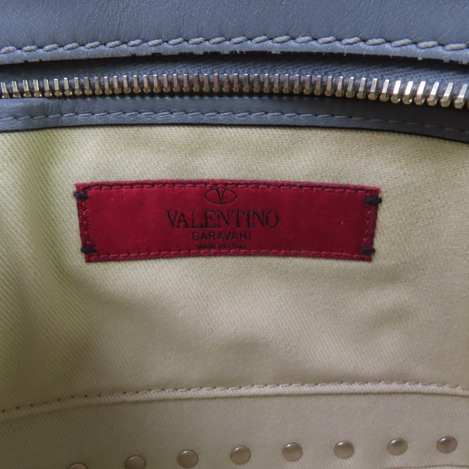 Valentino 牛皮皮革RockStuds金扣肩背袋