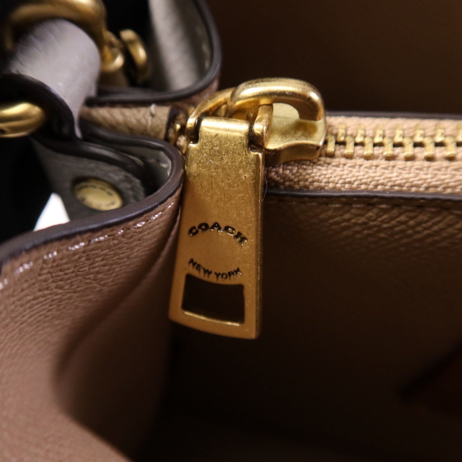 COACH 牛皮皮革Shoulder Bag金扣手挽袋