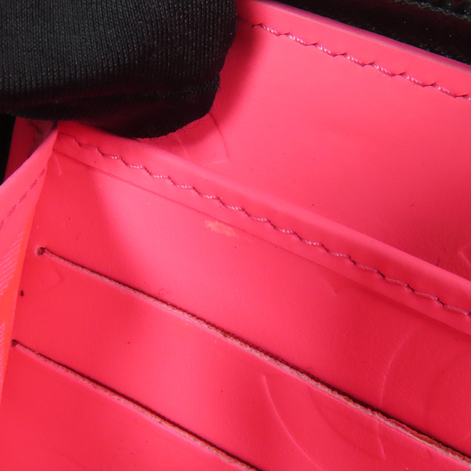 CHANEL 牛皮皮革Cambon銀扣長錢包