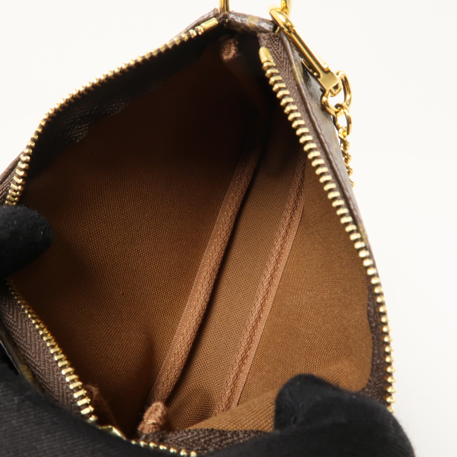 LOUIS VUITTON Monogram Mini Pochette Accessoires金扣手挽袋棕色