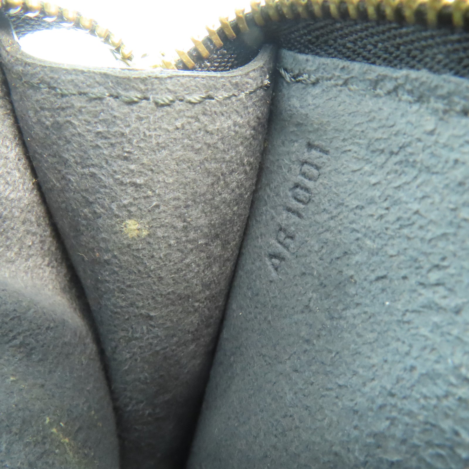 LOUIS VUITTON Epi Pochette Accessories Pouch金扣手挽袋
