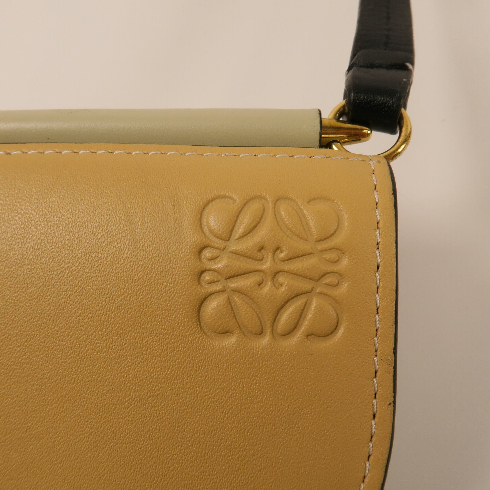 LOEWE 牛皮皮革Gate Pochette肩背袋
