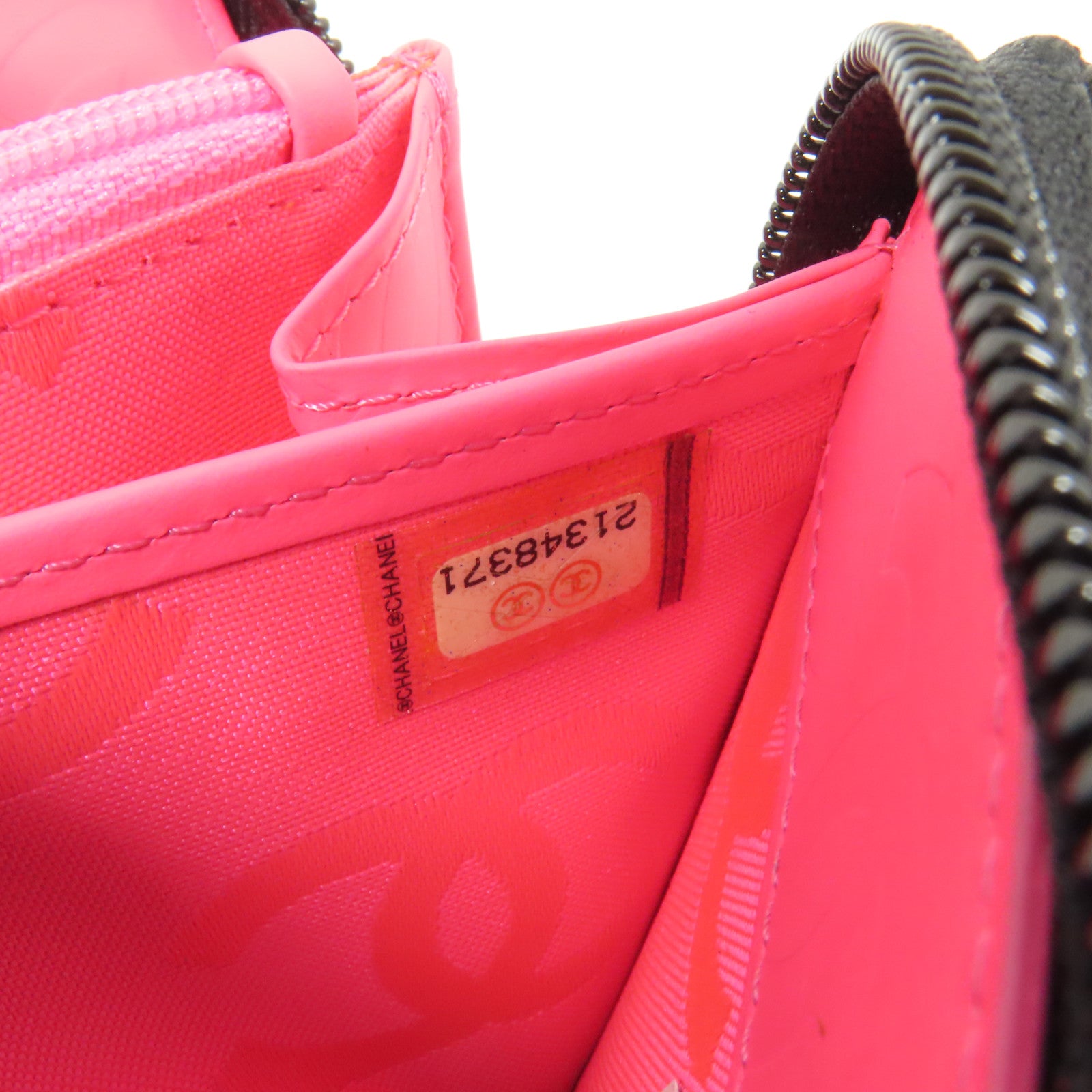 CHANEL 牛皮皮革Cambon銀扣長錢包