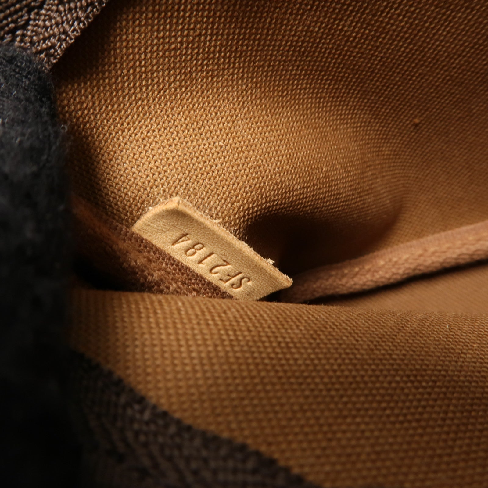LOUIS VUITTON Monogram Mini Pochette Accessoires金扣手挽袋棕色