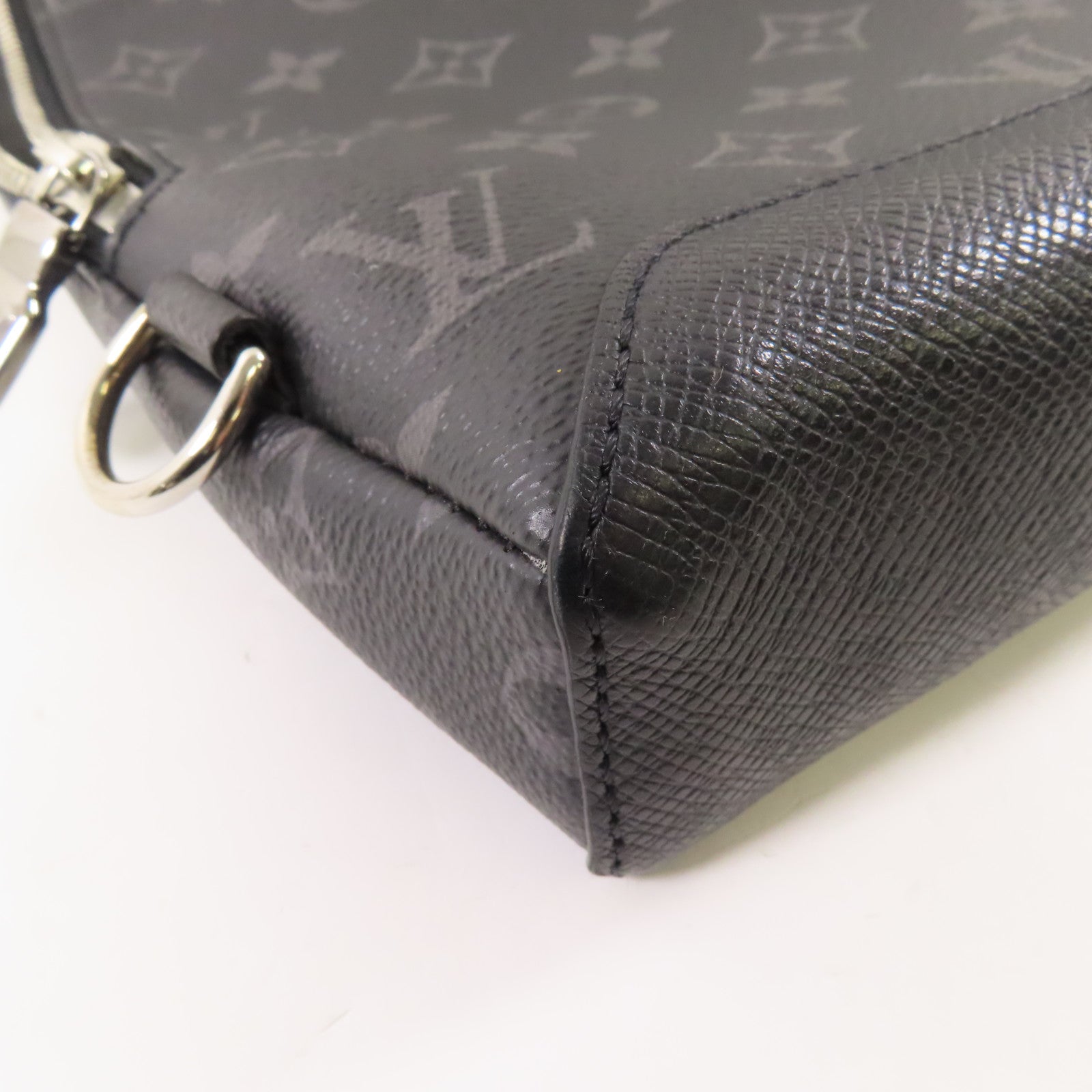 LOUIS VUITTON Monogram/Taiga Duo Slingbag銀扣肩背袋
