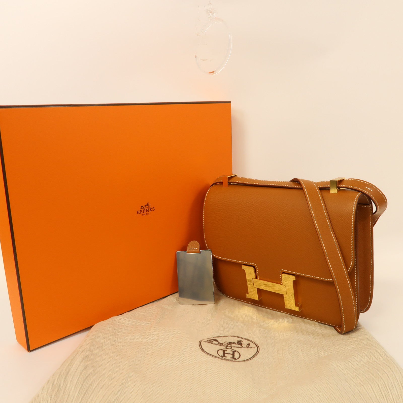HERMES Epsom皮革Constance 24金扣肩背袋經典駝色
