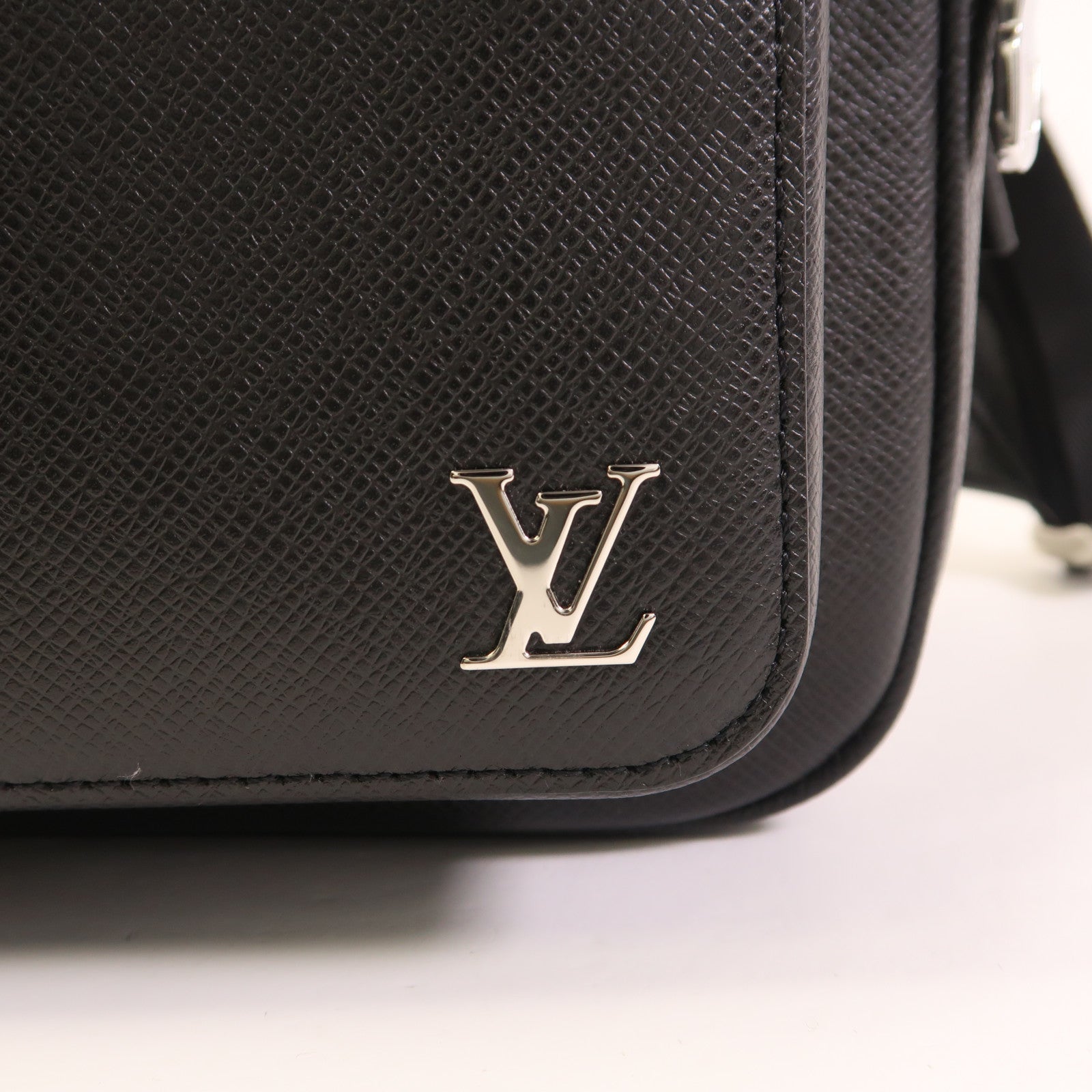 LOUIS VUITTON Taiga Alex Backpack銀扣背包