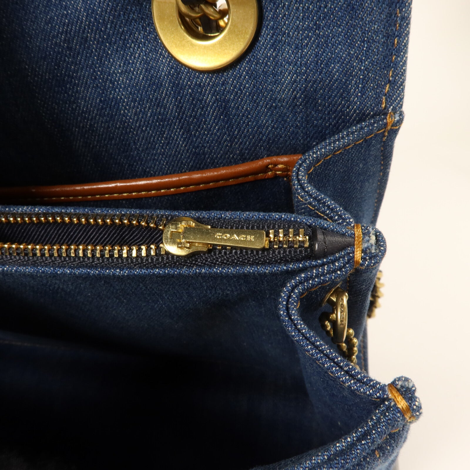 COACH 牛仔布料Chain Shoulder Bag鏈帶肩背袋