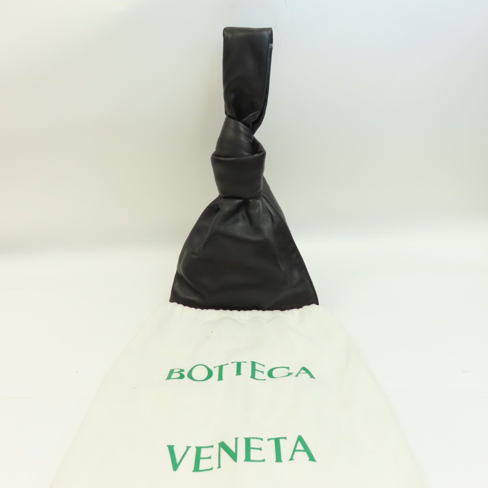 BOTTEGA VENETA 牛皮皮革Twist Mini金扣手挽袋黑色