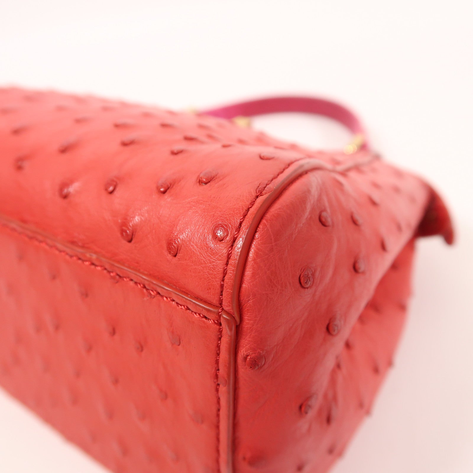 FENDI 鴕鳥皮革Peekaboo金扣手挽肩背兩用袋