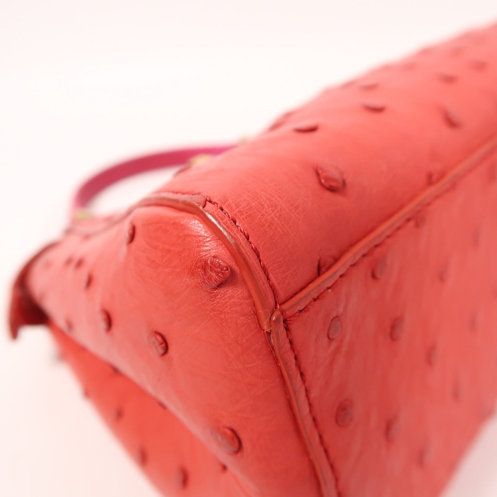 FENDI 鴕鳥皮革Peekaboo金扣手挽肩背兩用袋