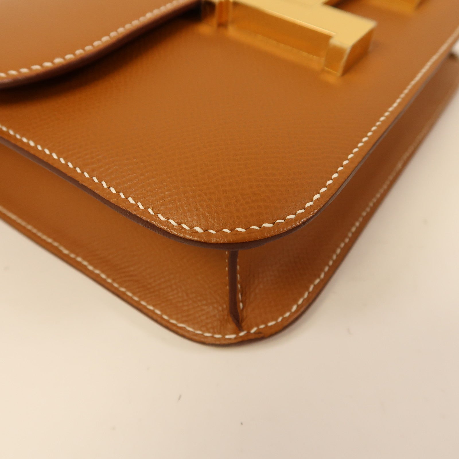 HERMES Epsom皮革Constance 24金扣肩背袋經典駝色