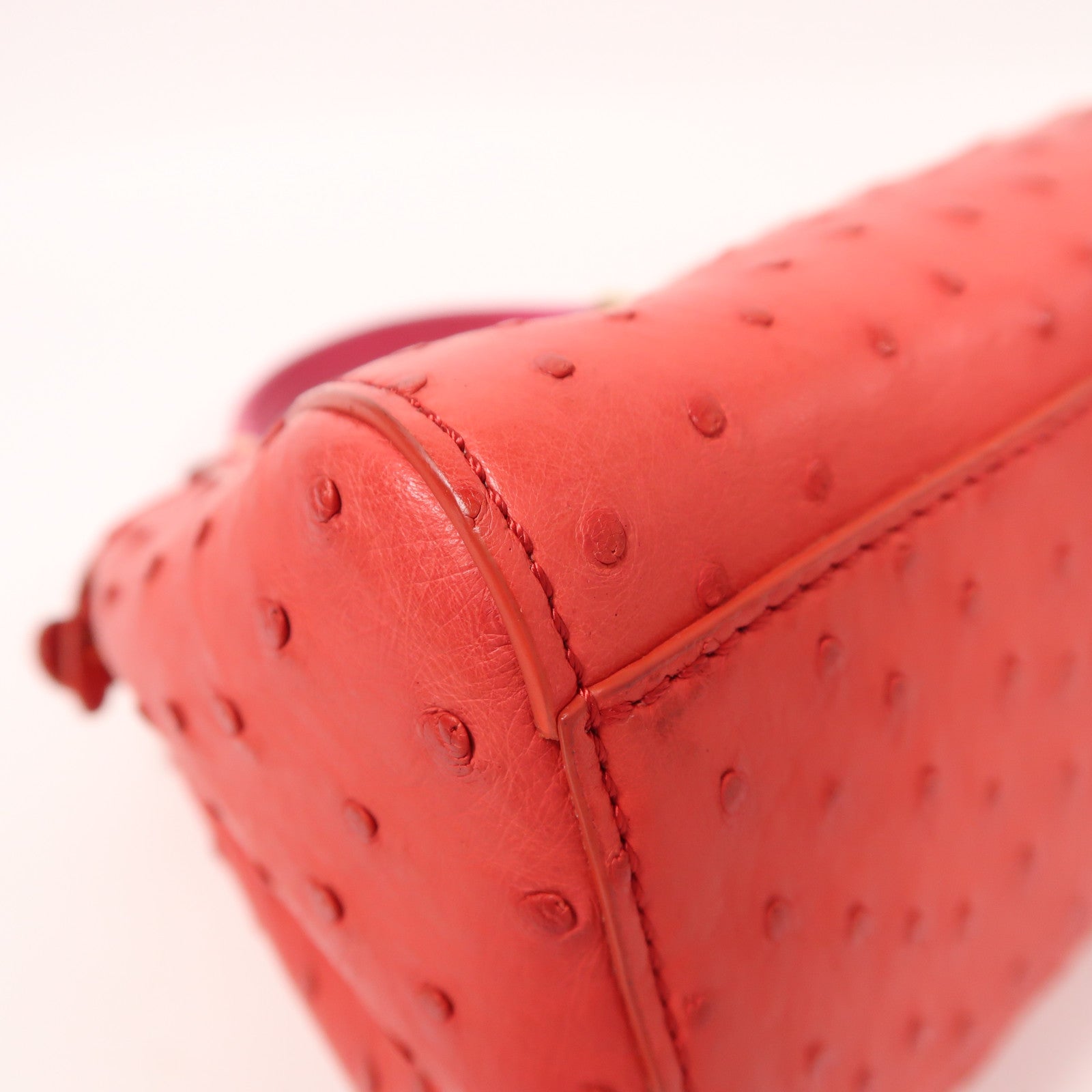 FENDI 鴕鳥皮革Peekaboo金扣手挽肩背兩用袋