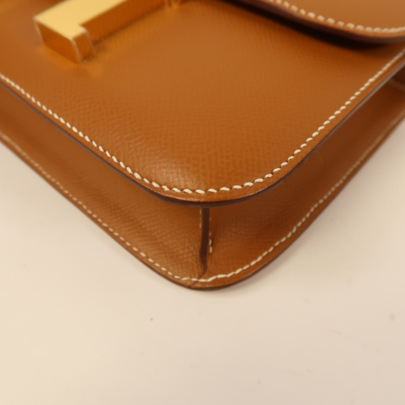 HERMES Epsom皮革Constance 24金扣肩背袋經典駝色