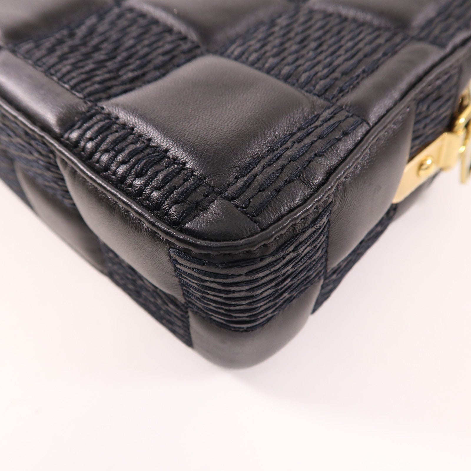 LOUIS VUITTON Damier Quilt Troca PM金扣肩背袋