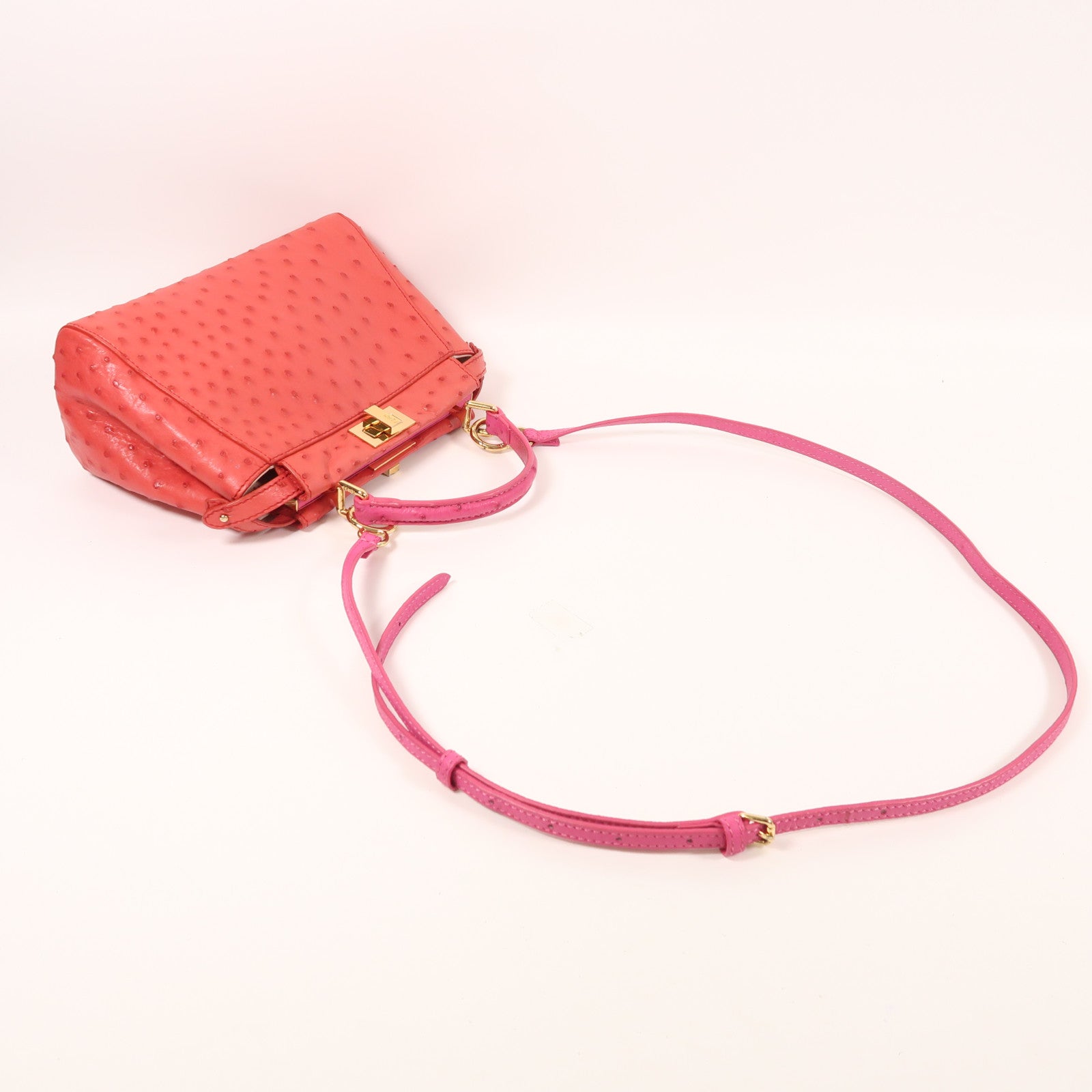 FENDI 鴕鳥皮革Peekaboo金扣手挽肩背兩用袋