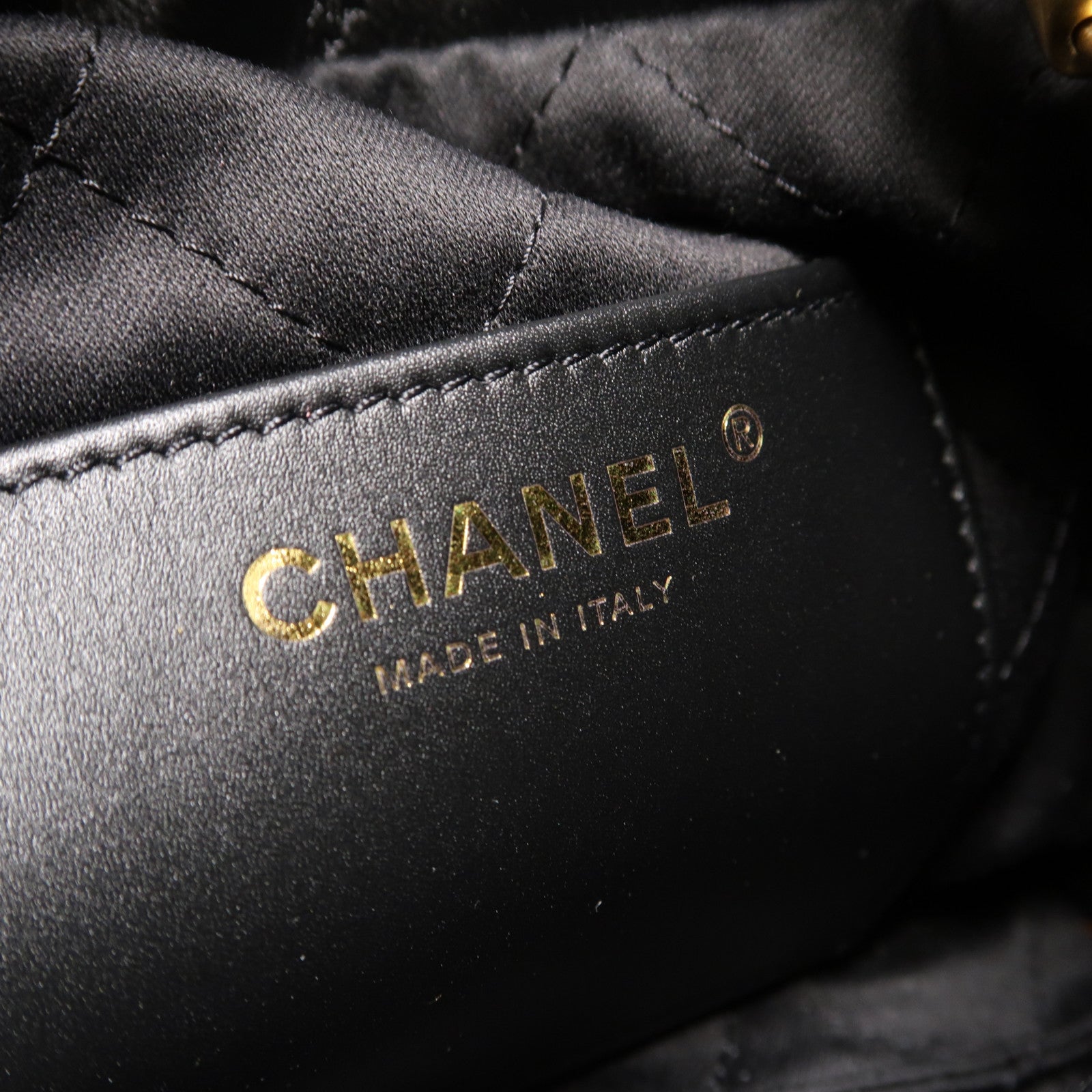 CHANEL 菱格牛皮皮革Mini 22金扣手挽肩背兩用袋黑色
