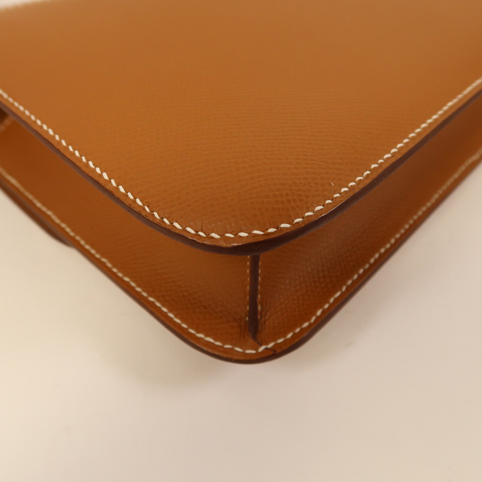 HERMES Epsom皮革Constance 24金扣肩背袋經典駝色