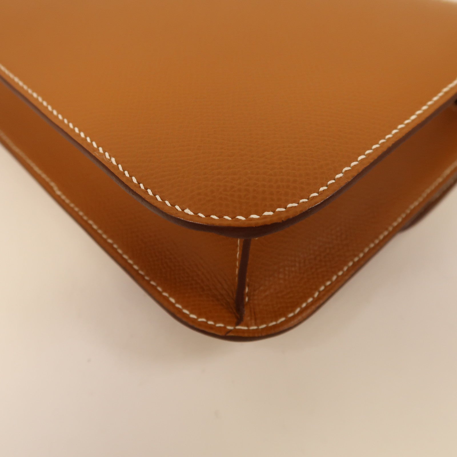 HERMES Epsom皮革Constance 24金扣肩背袋經典駝色