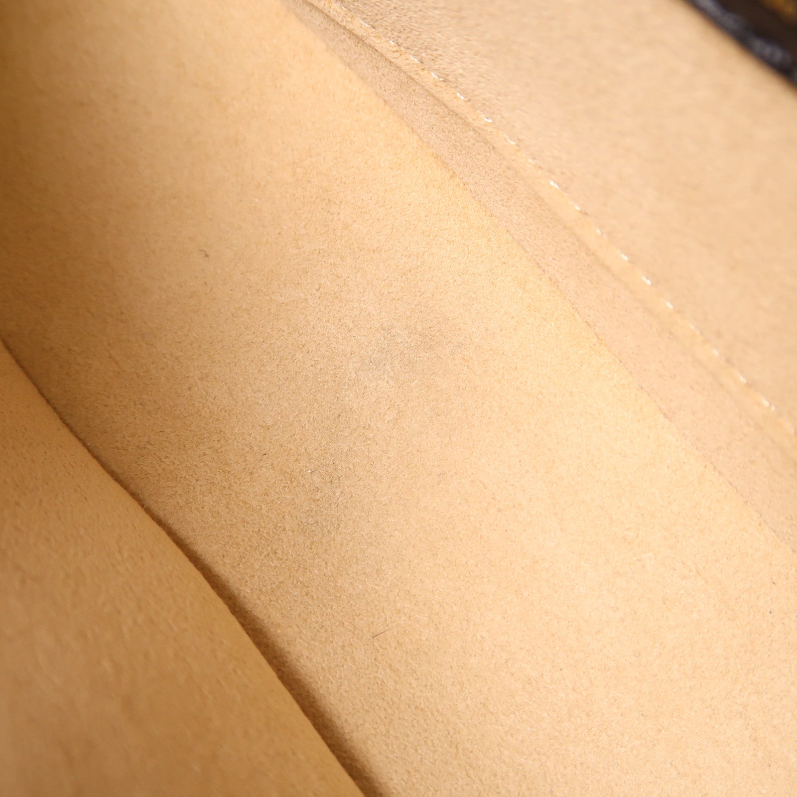 LOUIS VUITTON Damier Quilt Troca PM金扣肩背袋