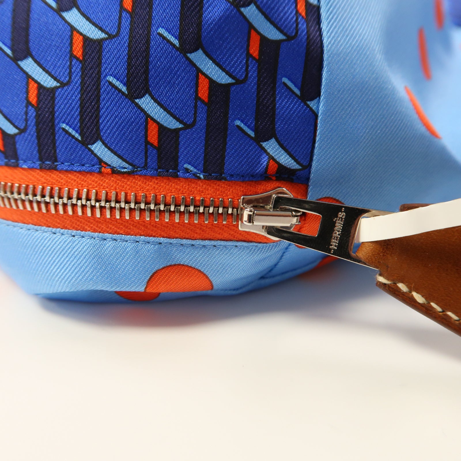 HERMES 【激減優惠】絲質Pouch銀扣手拿包藍色