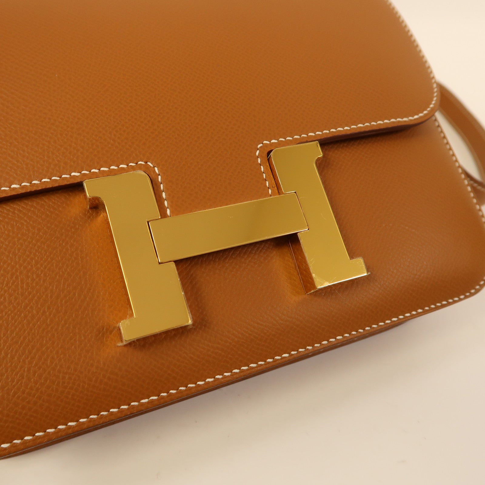HERMES Epsom皮革Constance 24金扣肩背袋經典駝色