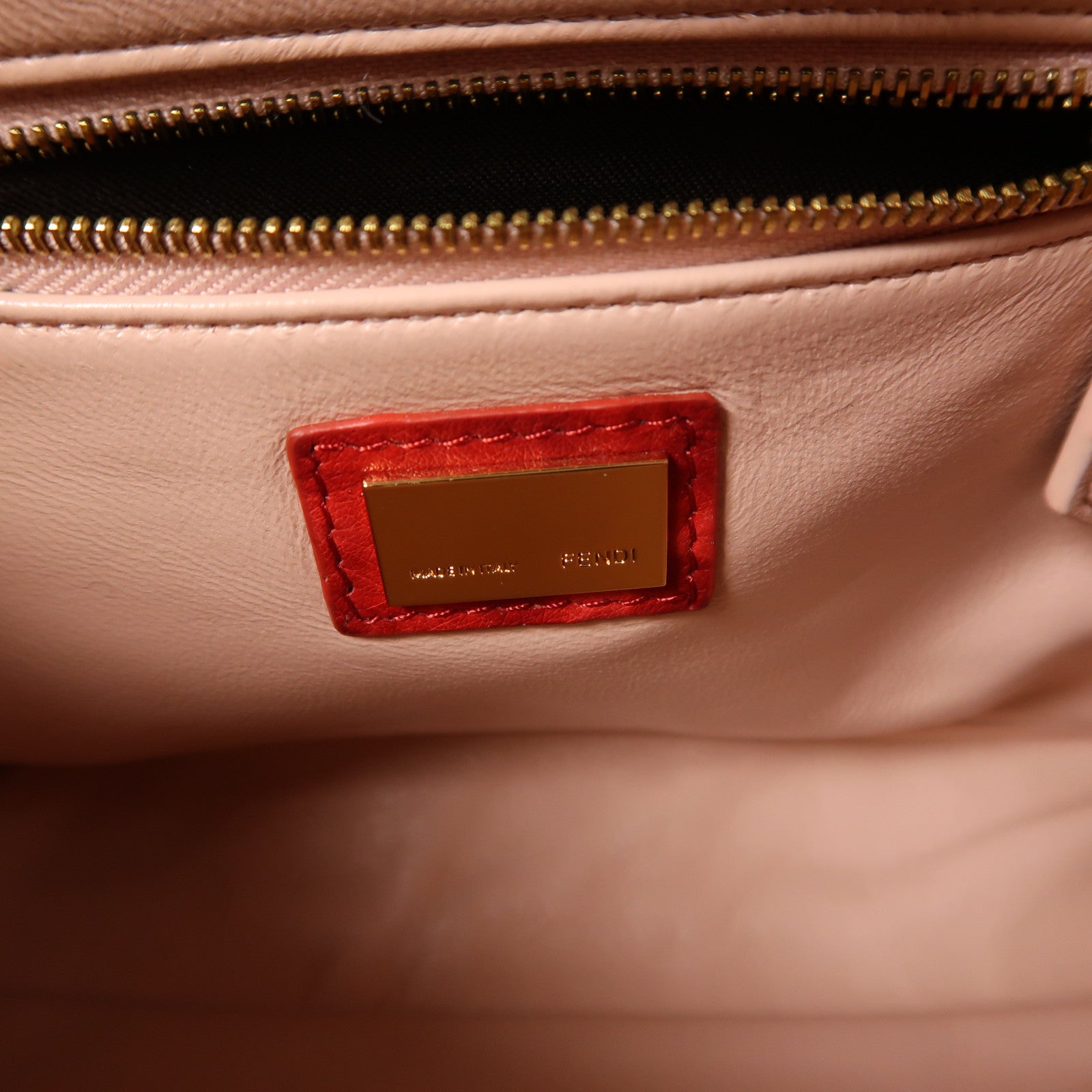 FENDI 鴕鳥皮革Peekaboo金扣手挽肩背兩用袋