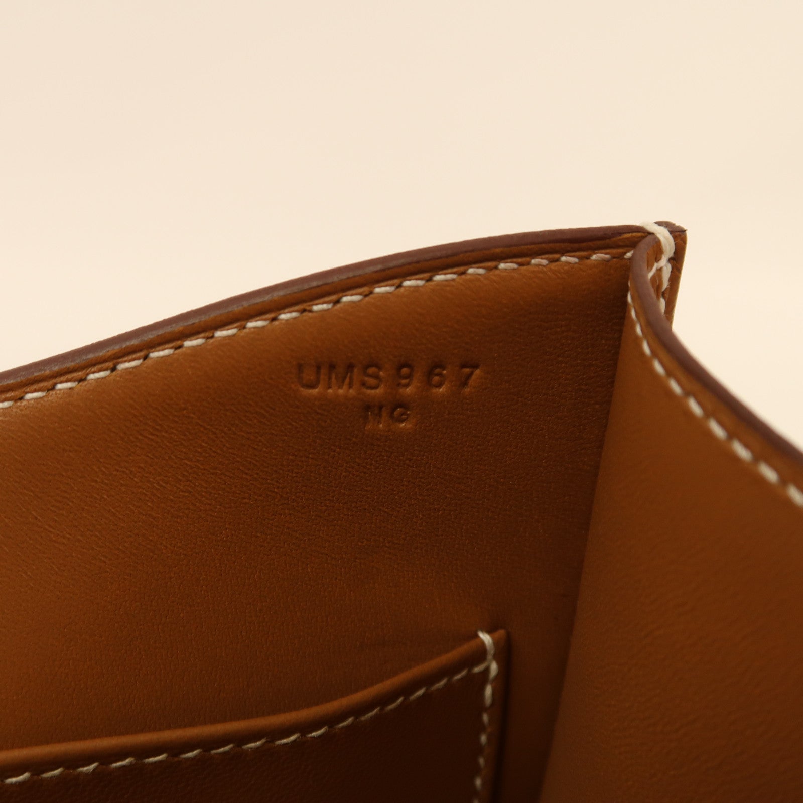 HERMES Epsom皮革Constance 24金扣肩背袋經典駝色