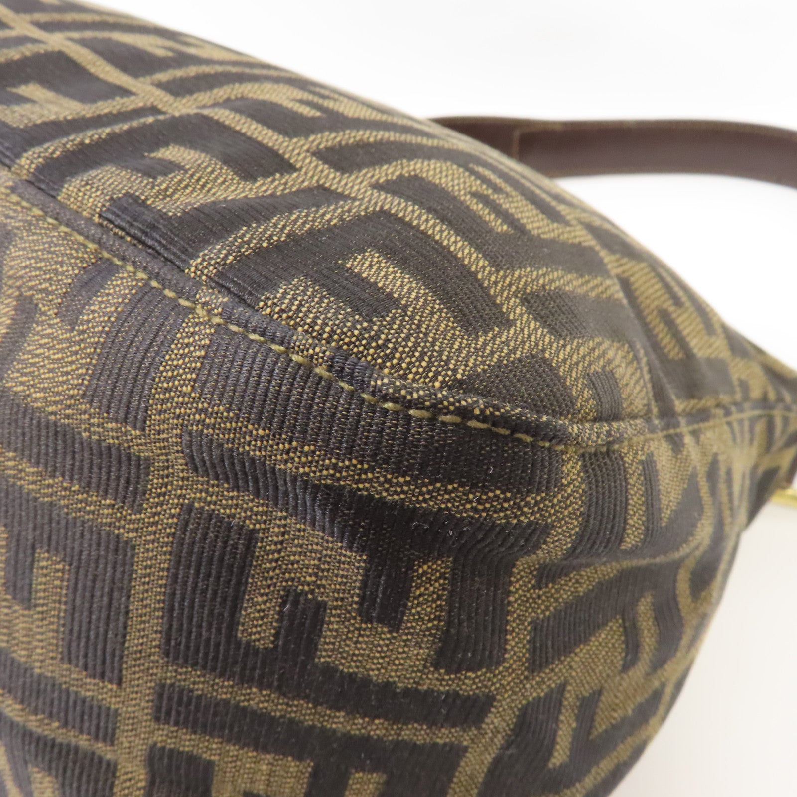 FENDI 帆布Shoulder Bag金扣肩背袋啡色