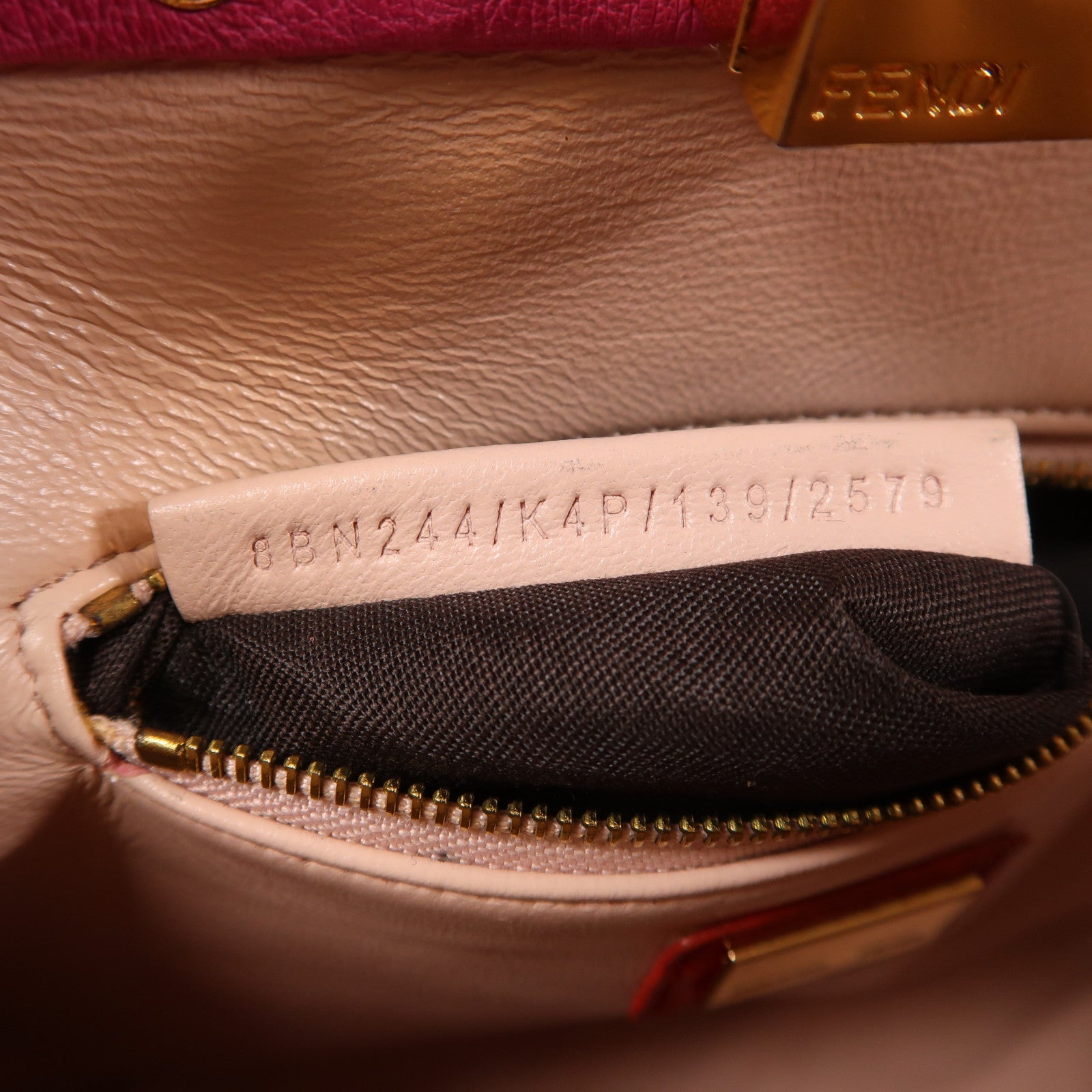 FENDI 鴕鳥皮革Peekaboo金扣手挽肩背兩用袋